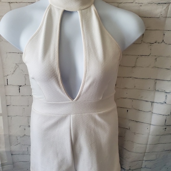 One piece Romper( shorts) - Picture 3 of 7